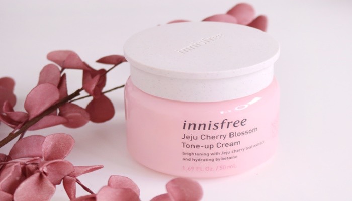 Innisfree Jeju Cherry Blossom Tone-Up